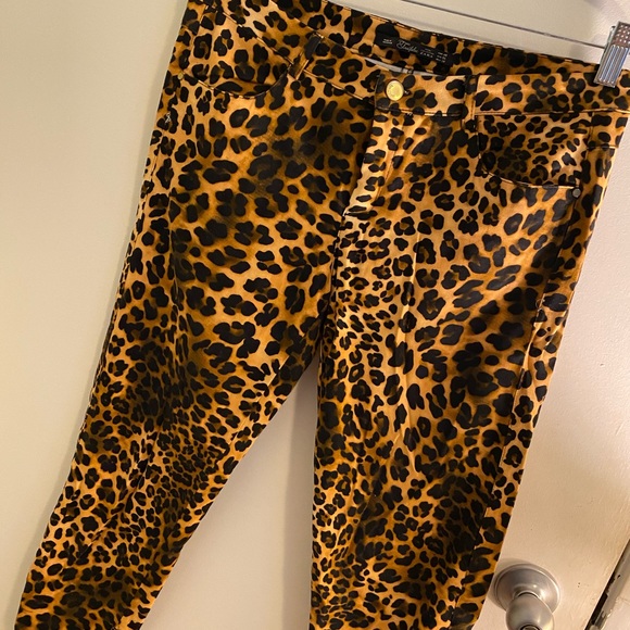 Zara leopard print stretchy skinny pants, size 8 - Picture 4 of 6